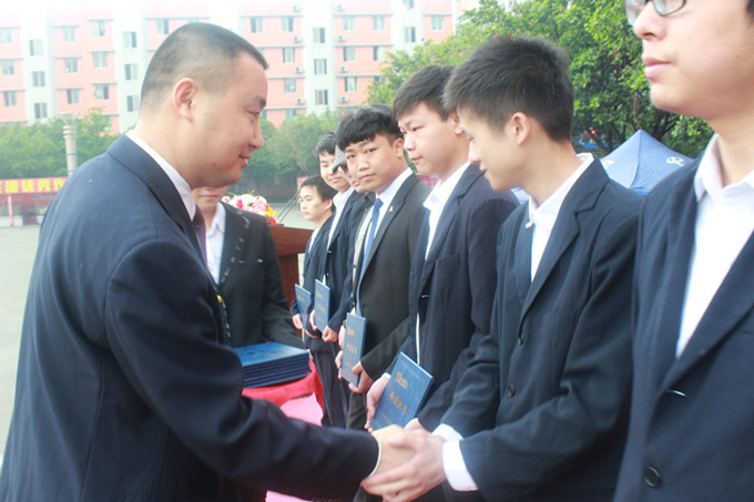 溫情畢業(yè)日:不說再見,只說永遠(yuǎn)