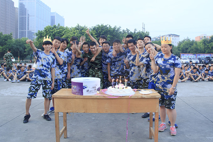 全校生日大party,新華有你更精彩