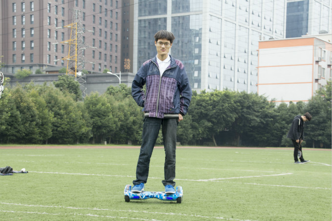 何興：從四川師范大學(xué)退學(xué)，只為了來新華學(xué)習(xí)VR