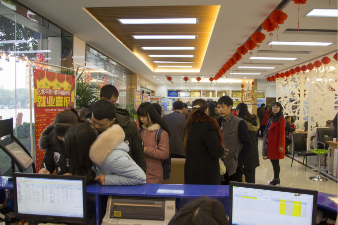 新年新氣象,新生報名場面火爆