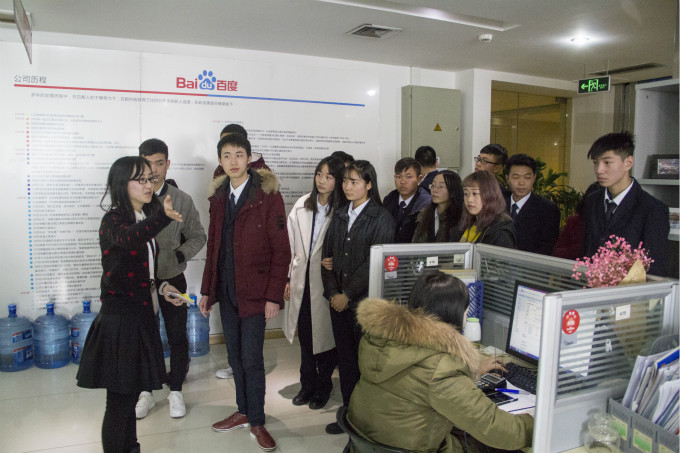 夢想之旅，帶領(lǐng)新生走進百度參觀學習