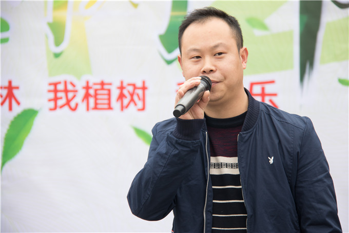 植樹節，四川新華師生在行動！