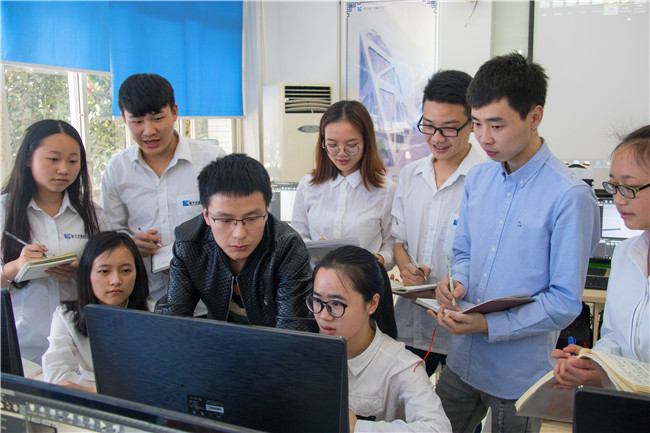 企業(yè)項(xiàng)目實(shí)訓(xùn)，VR技術(shù)大咖空降課堂