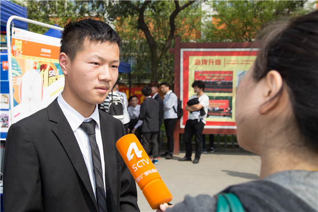 IT人才供需洽談會:100多家企業,“職”為新華