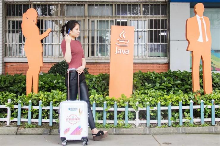 這一次,不管你在哪,我們陪你過端午。