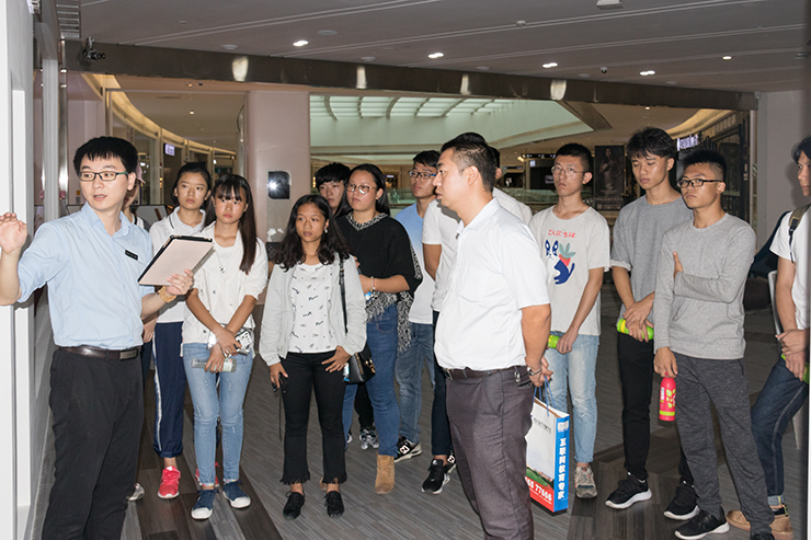 與智能握手,四川新華電腦學院學子企業參觀行