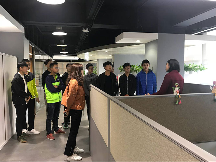 四川新華學子企業行：走進四通瑞坤有限公司