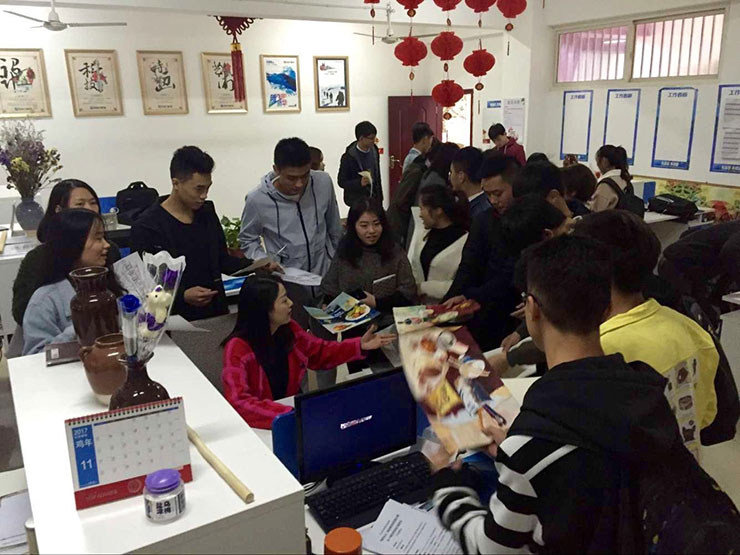 天氣涼,四川新華技能大賽火熱舉辦,學子露鋒芒