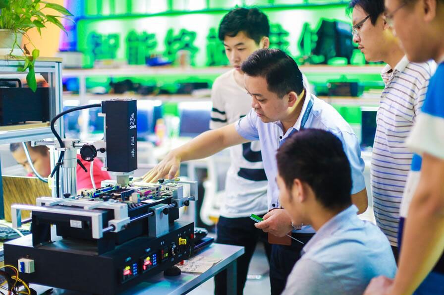 百度Moments營銷盛典揭秘,新華教育集團榮登品牌數字資產榜首