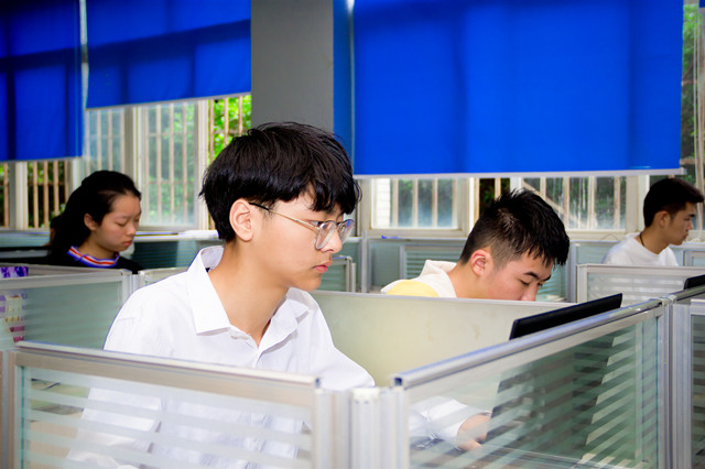 選擇不對(duì),努力白費(fèi)!擇校選專業(yè)就選大品牌!