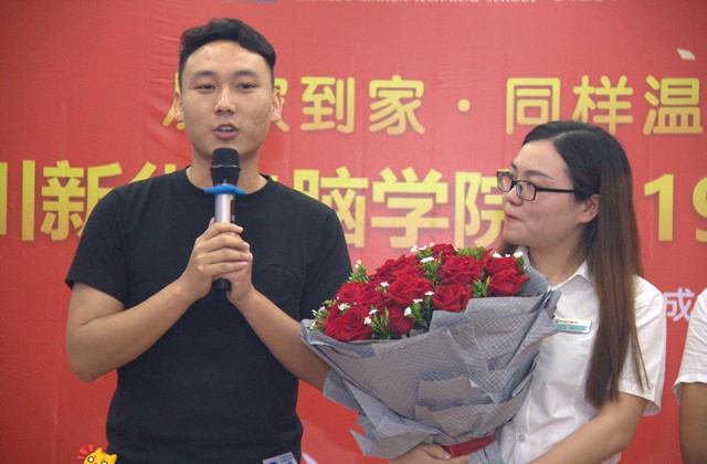 畢業五年身家千萬，難忘母校情誼