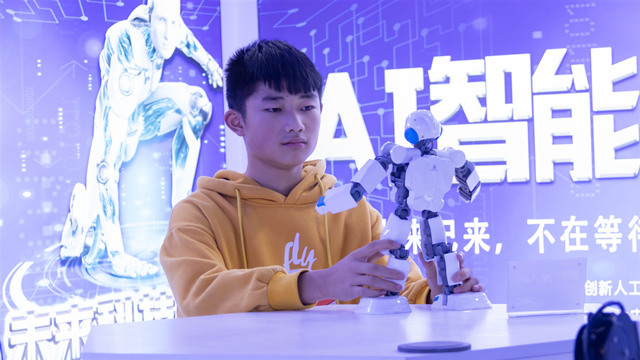 新生故事|體驗(yàn)過打工的辛苦，我來新華學(xué)UI設(shè)計(jì)