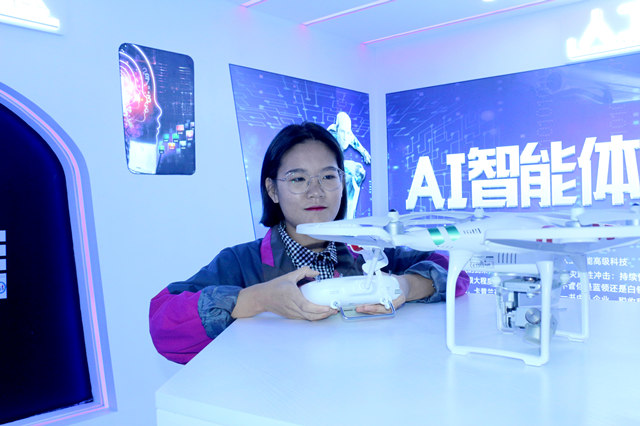 優秀學子|張悅:未來不將就,在新華遇見更好的自己