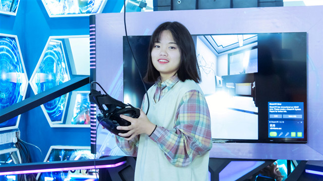 初中畢業來新華,勇敢追逐設計夢