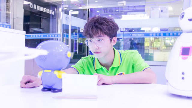 因?yàn)橄矚g所以選擇,因?yàn)闊釔鬯詧?jiān)持