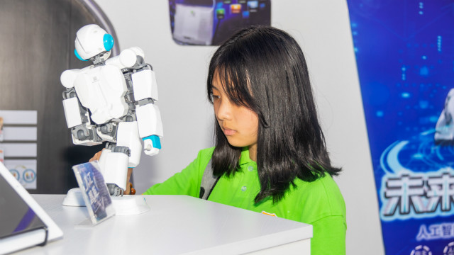 想要學(xué)一門實用的技術(shù),選擇了UI