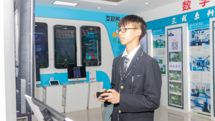 心中有火，眼中有光，新華圓夢(mèng)少年！