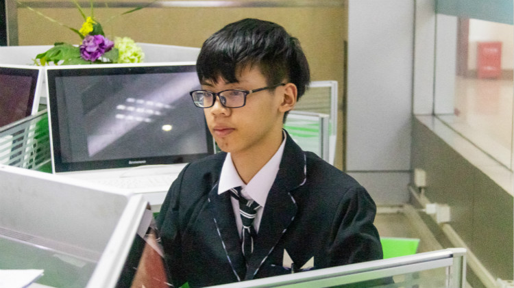 心中有火，眼中有光，新華圓夢(mèng)少年！