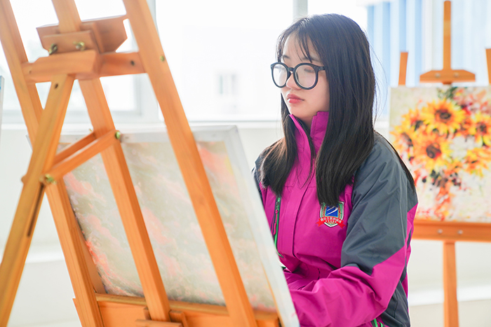 學(xué)一技之長(zhǎng)改變生長(zhǎng)軌跡，來(lái)新華演繹精彩人生！