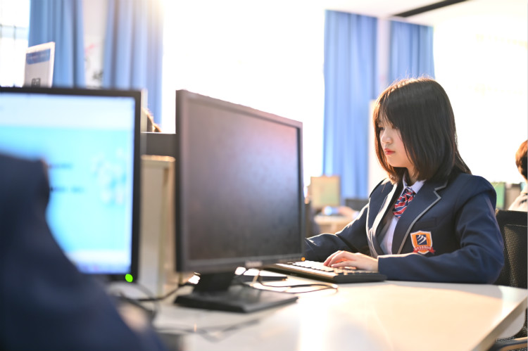 初高成績不理想,找職校?女生學(xué)什么專業(yè)好?