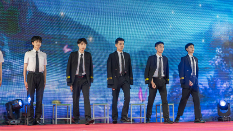 追風少年，新華有夢，讓青春不負好時光！