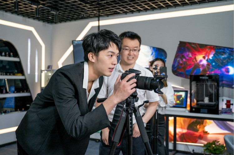 盧東旭粉絲見面會(huì)，新華影視動(dòng)漫推薦官答疑時(shí)間到！