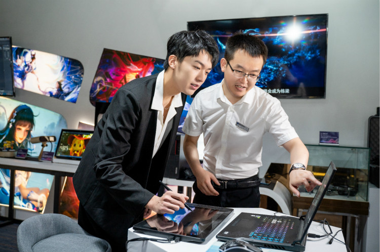 盧東旭粉絲見面會(huì)，新華影視動(dòng)漫推薦官答疑時(shí)間到！