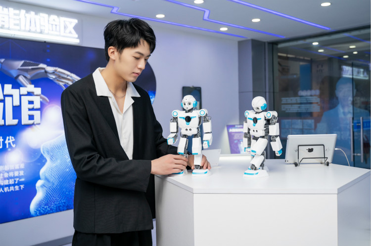 盧東旭粉絲見面會(huì)，新華影視動(dòng)漫推薦官答疑時(shí)間到！