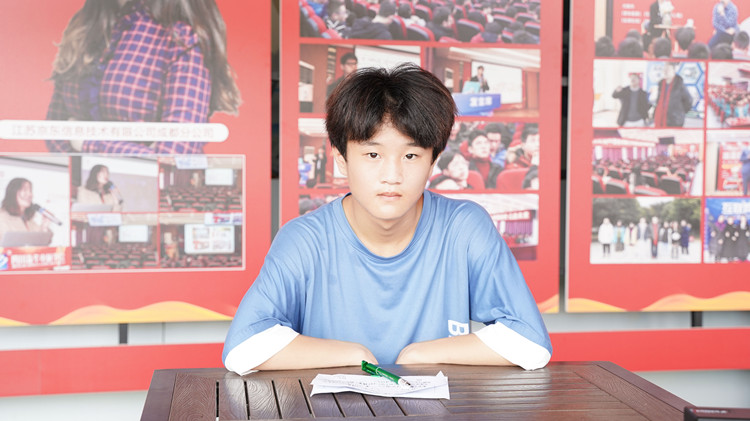 轉(zhuǎn)校來(lái)新華,乘著夢(mèng)想的東風(fēng)搏擊長(zhǎng)空!