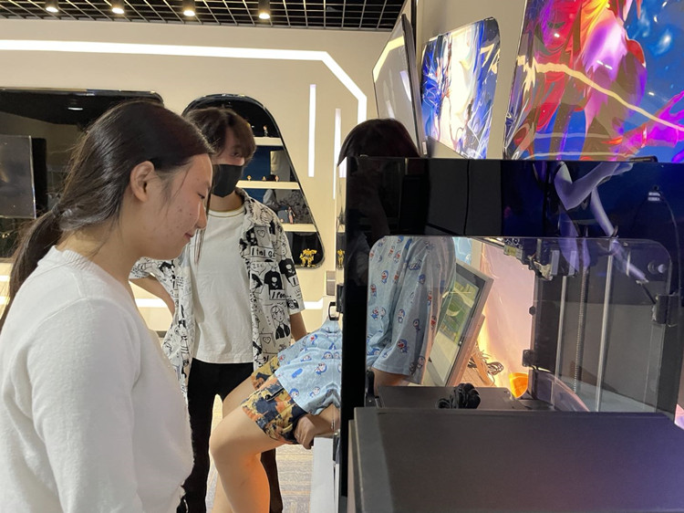 三姐妹一同報名，圓夢新華