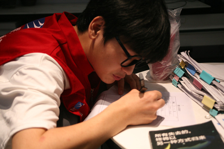 新華學(xué)子|勇攀高峰,研精覃思