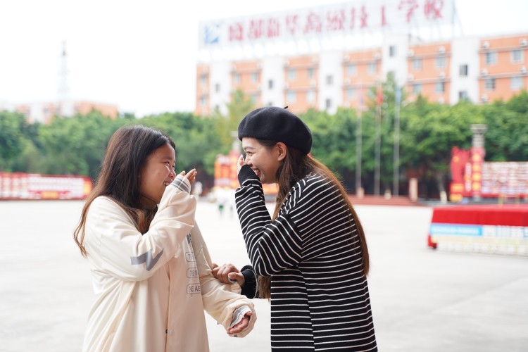 新生故事|再聚新華,共訴情誼