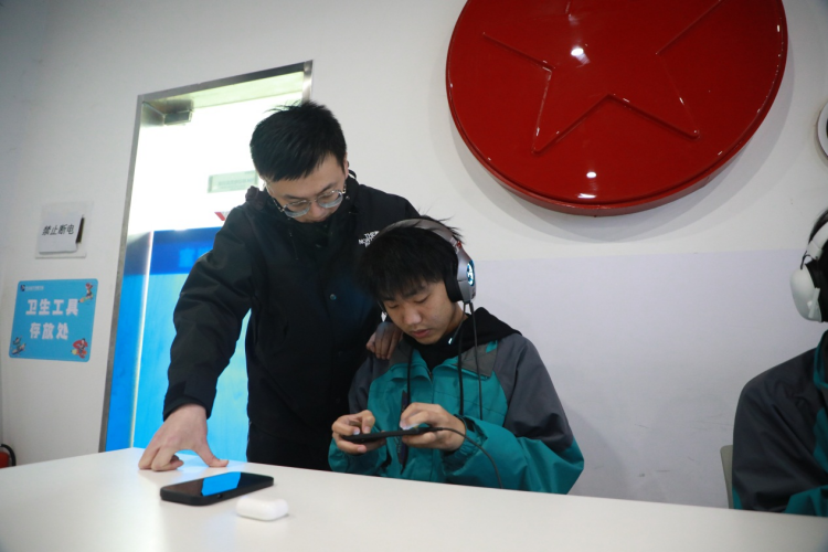 青訓營少年李雨涵:熱血電競,追夢職業之路