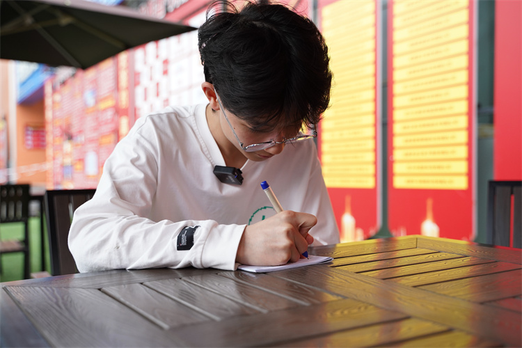 電競(jìng)少年:以熱愛為青春正名,以拼搏為夢(mèng)想加冕