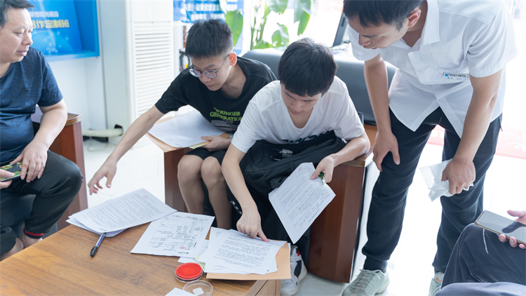 同成長，齊奮進！自貢雙胞胎兄弟雙雙報考成都新華