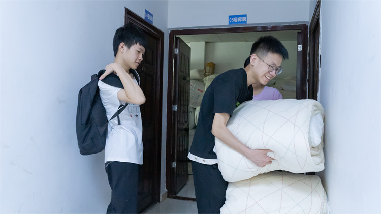 同成長，齊奮進！自貢雙胞胎兄弟雙雙報考成都新華