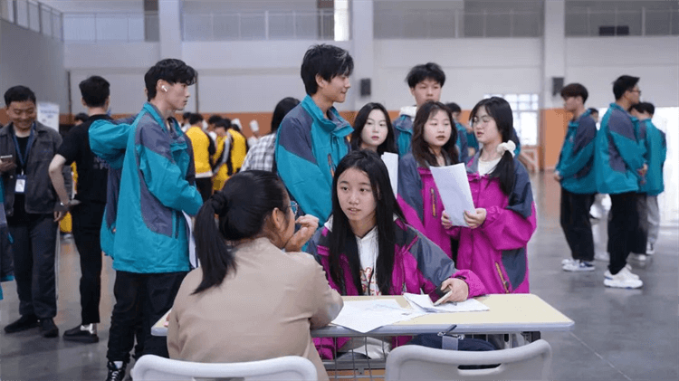 100+崗位來襲,成都新華這場招聘會,厲害