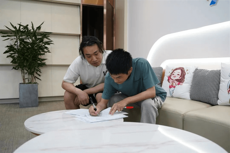 恭喜！成都新華電競學(xué)子成功簽約