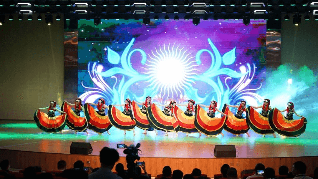 勇敢追夢,你只管努力,其他的交給成都新華