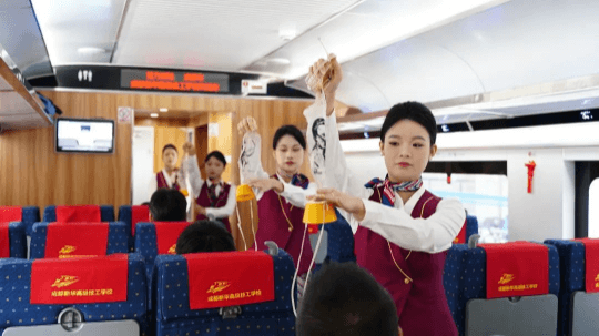 <b>致父母:別擔心,這是我在成都新華的生活</b>