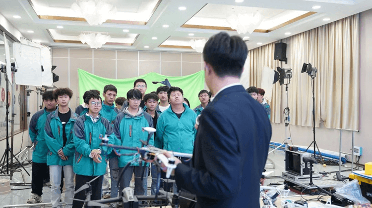 就業(yè)寒冬,初高中生考不上大學,出路到底在哪里