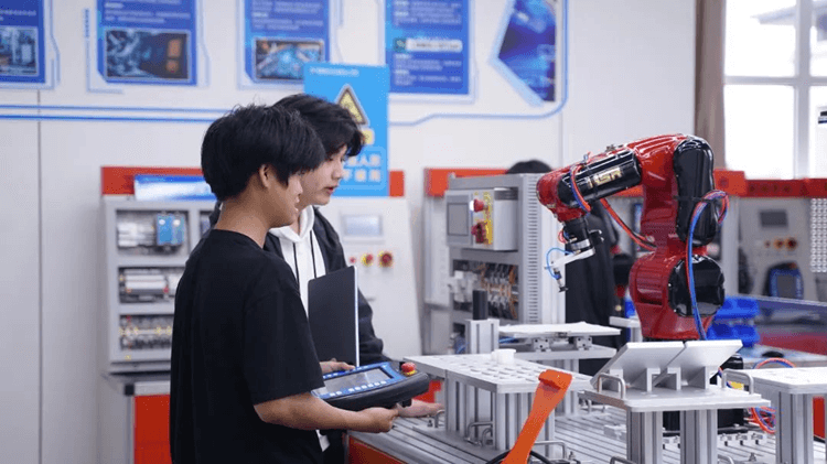 別再誤解！一文讀懂孩子真實(shí)的職校生活日常