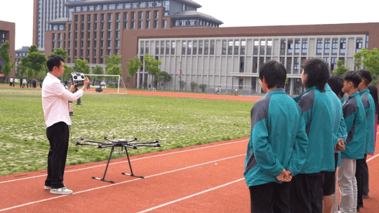 <b>成都新華無人機專業助你未來高飛</b>